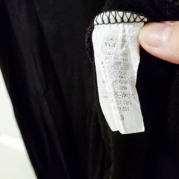 Francesca's Alya Black Sleeveless Mock Neck Dress - Picture 4 of 4